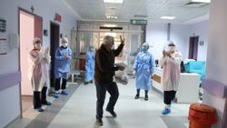 Kronik hastalıklarına rağmen koronavirüsü yendi