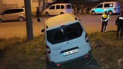 Rampa aşağıya kayan aracı ile birlikte 80 metre sürüklend