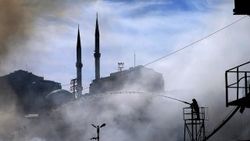 Küçükçekmece'de katı atık fabrikasında yangın çıktı