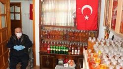 Yaşlı adam 50 yılda 3 bin şişe kolonya biriktirdi