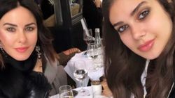 Defne Samyeli ve Deren Talu'dan karantina pozu