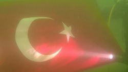 Dalgıçlar, 30 metre derinlikte Türk bayrağı açtı