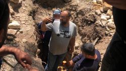Antalya'da kaçak defineciler fotokapana yakalandı