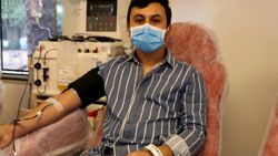Adana'da erkek hemşire koronavirüsü yendi