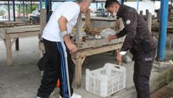 Aftan çıkıp sokakta yaşayan vatandaşa yardım gecikmedi