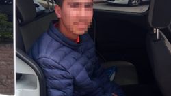 Yurduna geri dönemeyen çocuğun yardımına polis yetişti