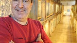 Balıklarına yem bulamadığı için 'böcek fabrikası' kurdu
