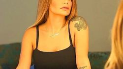 İrem Derici takipçisine kızdı