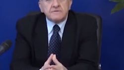 Vincenzo De Luca'dan sokağa çıkmak isteyenlere cevap