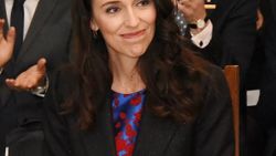 Yeni Zelanda Başbakanı Ardern: Koronavirüsü yok ettik