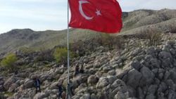 Adıyamanlı gençlerin bayrak sevgisi