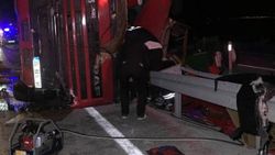 Ata çarpan tırın sürücüsü, hayatını kaybetti