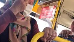 Mersin'de yaşlı çift otobüsten güçlükle indirildi