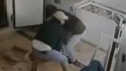 Kartal'da kasaptan et çalan hırsızlar kamerada