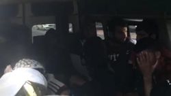 Adana'da 14 kişilik araçtan 35 kişi çıktı