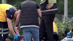 Kağıthane'de iki genç motosikletle kaza yaptı