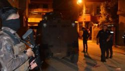Adana'da, evin bahçesine ses bombası atıldı