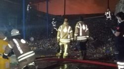 Ümraniye'de geri dönüşüm merkezinde yangın