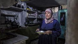 Umudunu kesmediği oğlu için her iftarda sofra hazırlıyor