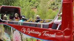 Tunceli'de yaşlılar, tur otobüsüyle Munzur Vadisi'ni gezdi