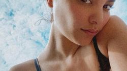 Hazal Filiz Küçükköse'den teras pozları