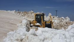 Hakkari'de baharda karla mücadele