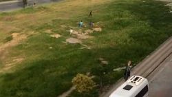 Sultangazi'de polisi gören çocuklar kaçtı