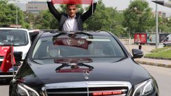 19 Mayıs doğumlu genç, valinin aracıyla tur attı