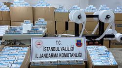 Sultangazi'de 800 bin kaçak maske ele geçirildi
