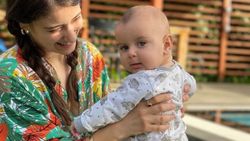 Hazal Kaya oğlunun babasına benzediğini kabul etti