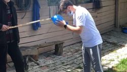 Bursalı gençlerden güldüren bayramlaşma