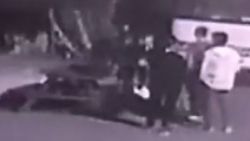 İstanbul'da polis sirenini duyan gençlerin kaçma anı