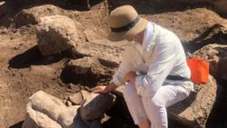 Patara'da iki heykel daha ortaya çıkartıldı