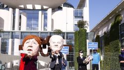 Almanya'da turizmciler sokaklara indi