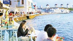 Yunanistan 25 ülkeden turist kabul etmeye başlıyor