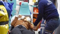 Manisa'da genç kızın bacağına türbe demiri saplandı
