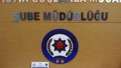 İzmir'de 8 kilo 890 gram uyuşturucu ele geçirildi