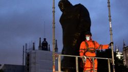 Londra'da Churchill'in heykeli korumaya alındı