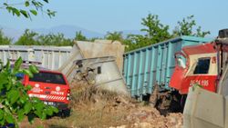 Malatya'da yük trenleri çarpıştı: 2 ölü