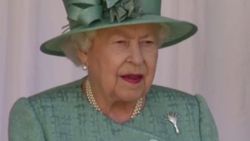 Kraliçe 2. Elizabeth doğum gününde yalnız kaldı
