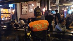 Fatih’te kafe ve restoranlarda korona virüs denetimi