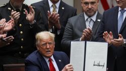 Trump, 'polis reformu' kararnamesini imzaladı