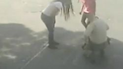 ABD’de eylemdeki kadının bebeğini, polis kurtardı