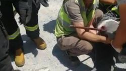 Antalya'da kalıp ustasına demir ok gibi saplandı