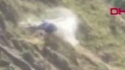 İtalya’nın helikopter sarp kayalıklara çarptı