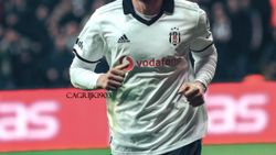 Burak: Futbolu Beşiktaş'ta bırakacağım
