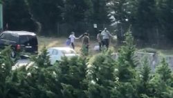 Esenler'de yol kenarında bekleyen kişiyi dövdüler