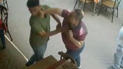 Aydınlı avukat sokağı ringe çevirdi