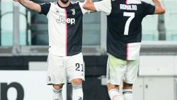 Lider Juventus, Lecce'yi de farklı geçti
