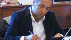 Fransa'da Türk siyasetçi Metin Yavuz belediye başkanı